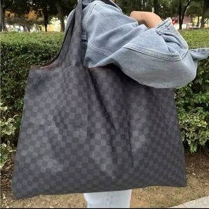 Grey checkered foldable reusable grocery bag